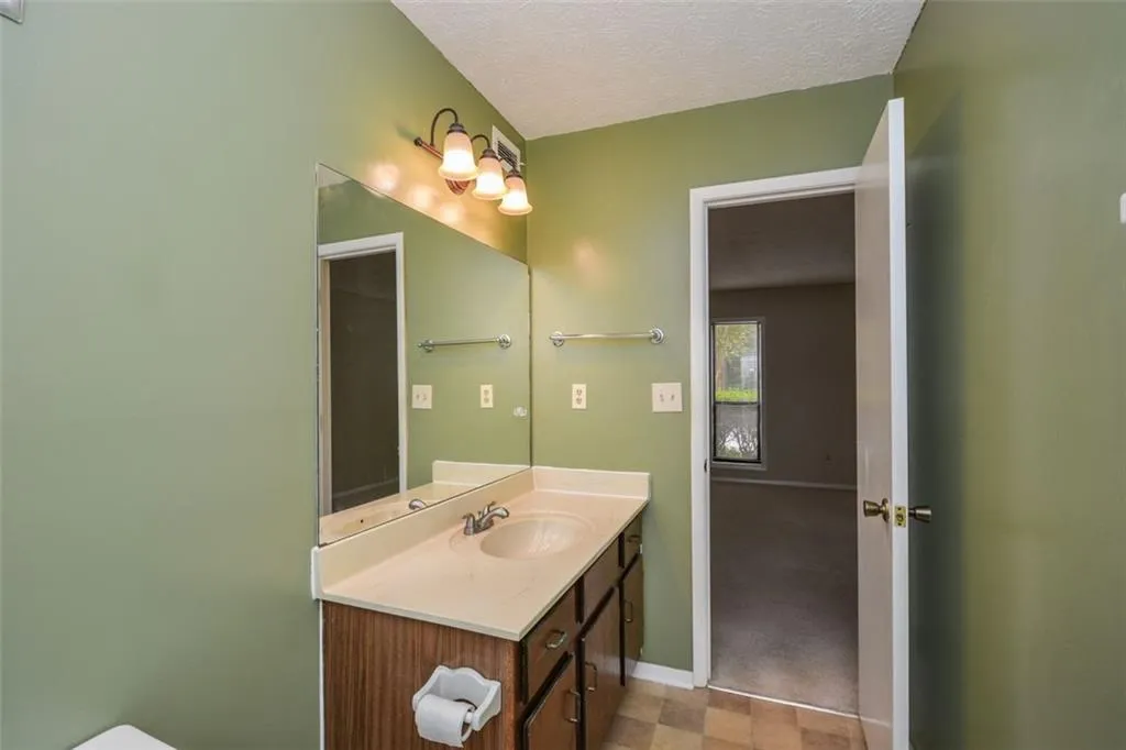 1607 Woodcliff Drive, Sandy Springs, Georgia 30350, 2 Bedrooms Bedrooms, ,2 BathroomsBathrooms,Residential,Sold,1607 Woodcliff Drive,6952680