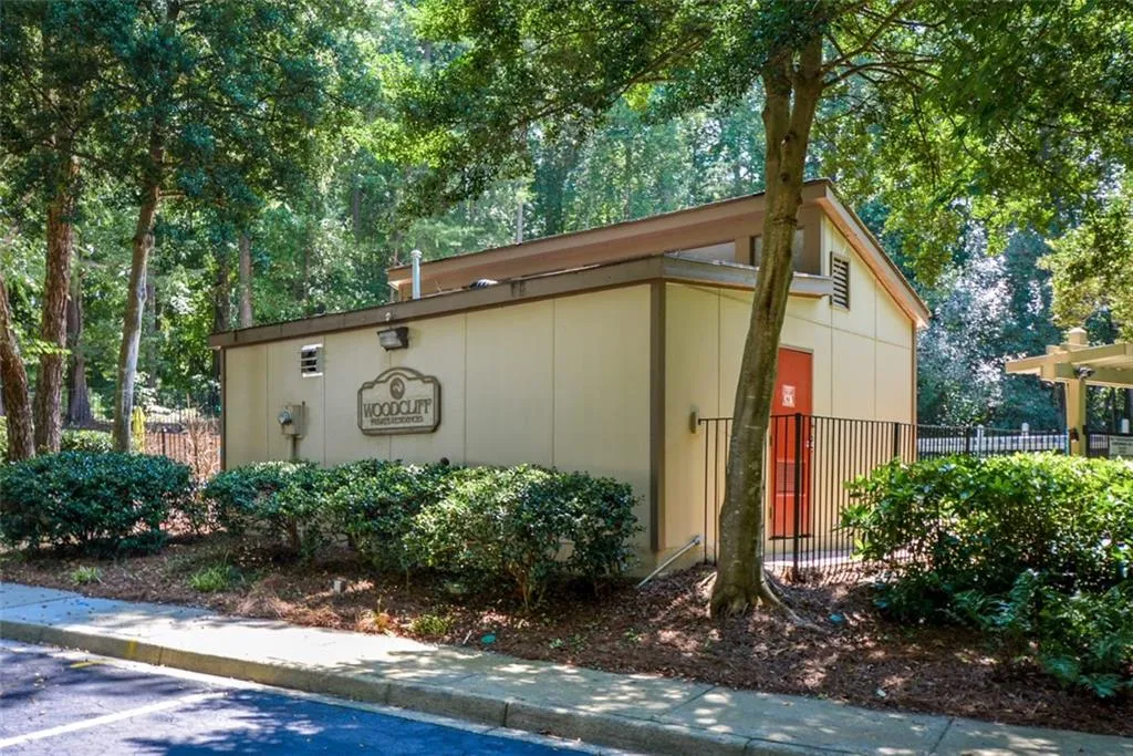 1607 Woodcliff Drive, Sandy Springs, Georgia 30350, 2 Bedrooms Bedrooms, ,2 BathroomsBathrooms,Residential,Sold,1607 Woodcliff Drive,6952680