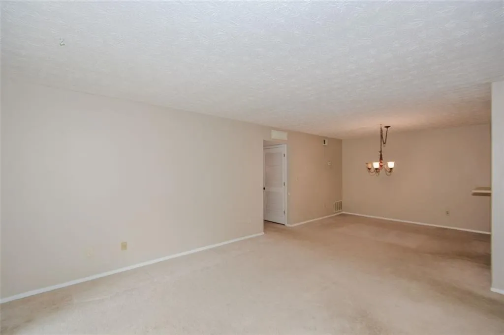 1607 Woodcliff Drive, Sandy Springs, Georgia 30350, 2 Bedrooms Bedrooms, ,2 BathroomsBathrooms,Residential,Sold,1607 Woodcliff Drive,6952680