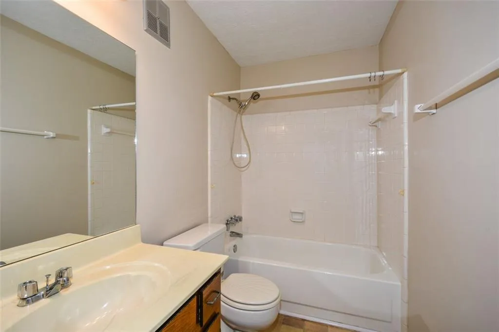 1607 Woodcliff Drive, Sandy Springs, Georgia 30350, 2 Bedrooms Bedrooms, ,2 BathroomsBathrooms,Residential,Sold,1607 Woodcliff Drive,6952680