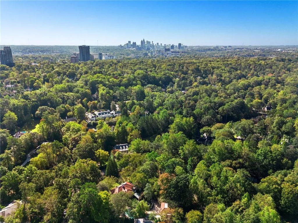 8 W Andrews Drive Nw, Atlanta, Georgia 30305, 5 Bedrooms Bedrooms, ,6 BathroomsBathrooms,Residential,For Sale,8 W Andrews Drive Nw,7553262
