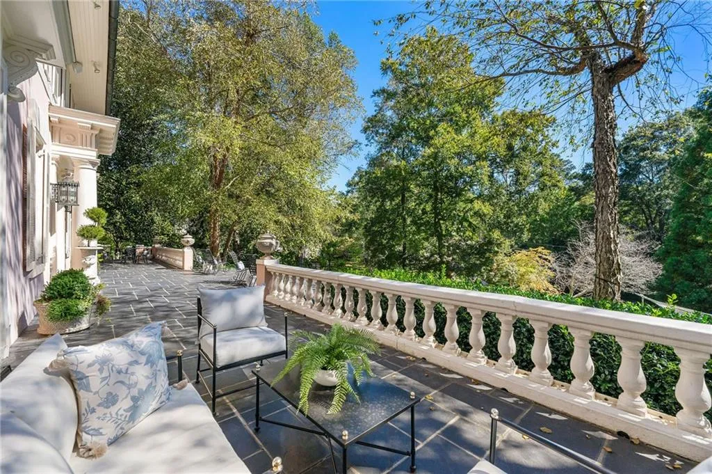 8 W Andrews Drive Nw, Atlanta, Georgia 30305, 5 Bedrooms Bedrooms, ,6 BathroomsBathrooms,Residential,For Sale,8 W Andrews Drive Nw,7553262