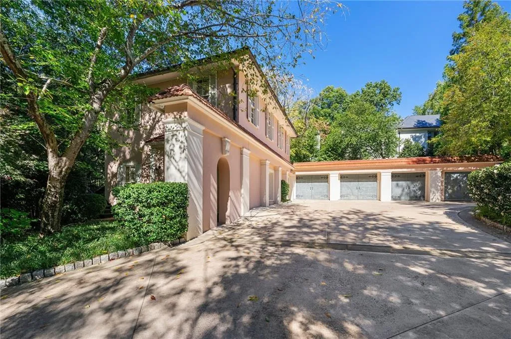 8 W Andrews Drive Nw, Atlanta, Georgia 30305, 5 Bedrooms Bedrooms, ,6 BathroomsBathrooms,Residential,For Sale,8 W Andrews Drive Nw,7553262