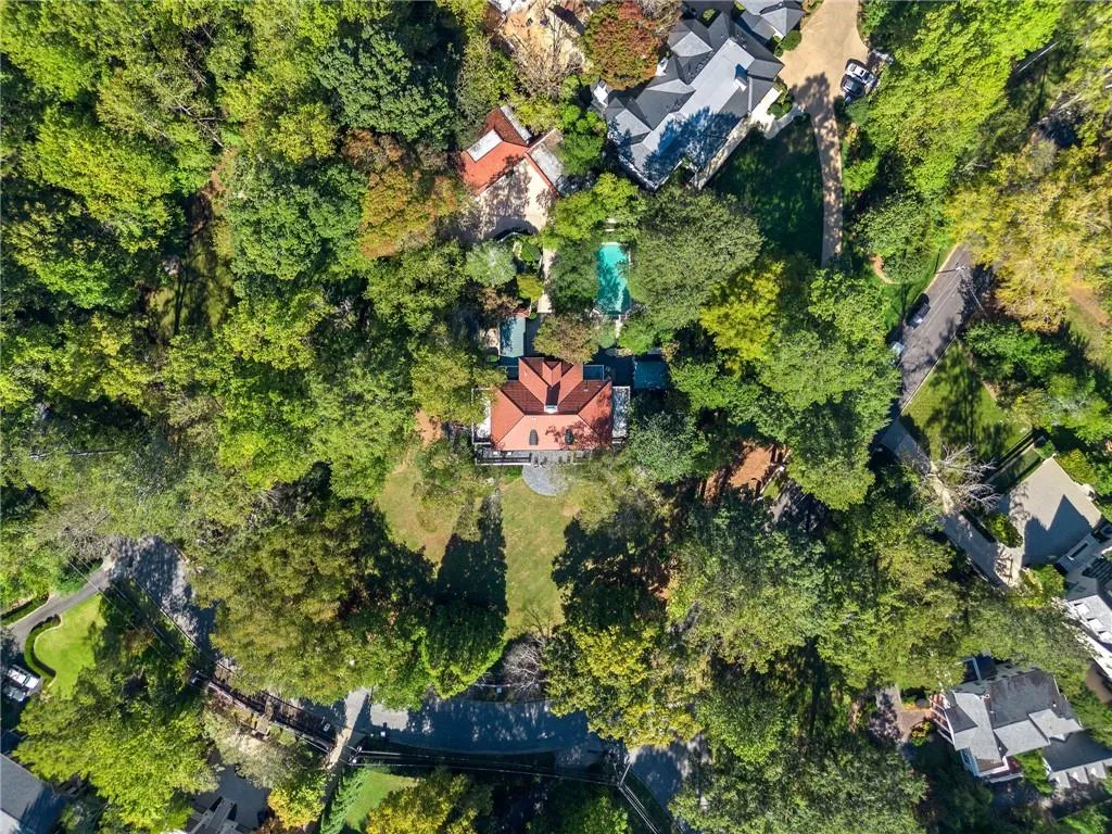 8 W Andrews Drive Nw, Atlanta, Georgia 30305, 5 Bedrooms Bedrooms, ,6 BathroomsBathrooms,Residential,For Sale,8 W Andrews Drive Nw,7553262