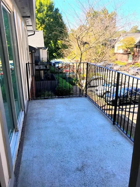 6851 Roswell Road Unit I10, Atlanta, Georgia 30328, 3 Bedrooms Bedrooms, ,2 BathroomsBathrooms,Residential,Sold,6851 Roswell Road Unit I10,6085749