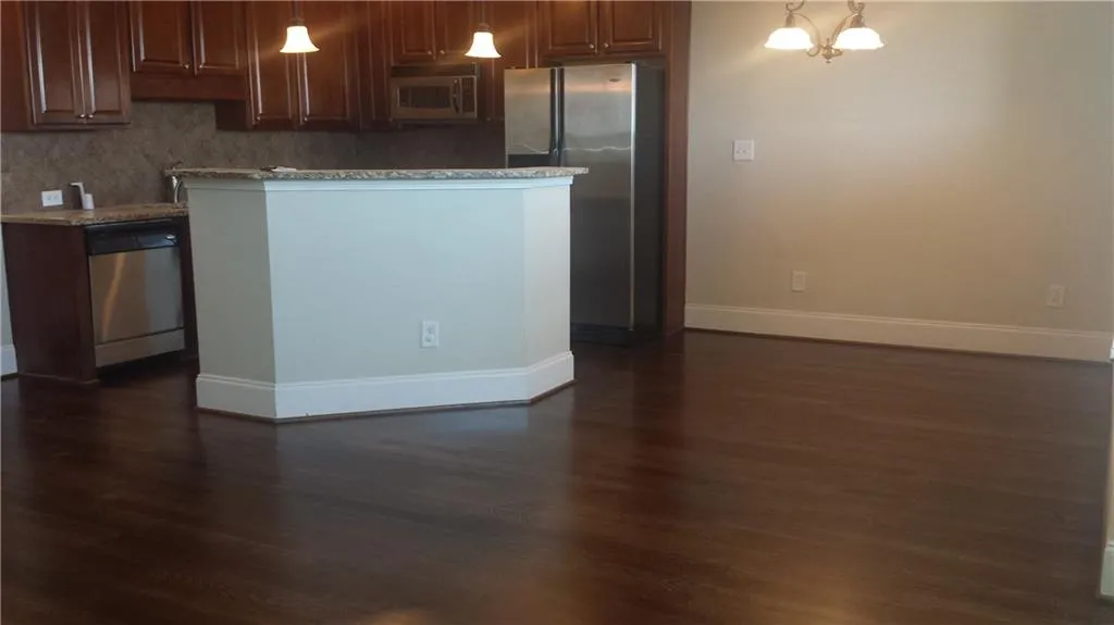 305 Le Gran Bend, Sandy Springs, Georgia 30328, 3 Bedrooms Bedrooms, ,2 BathroomsBathrooms,Residential,Sold,305 Le Gran Bend,5813084