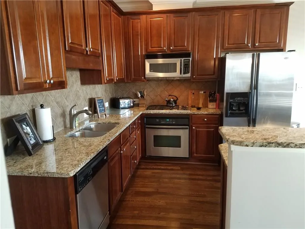 305 Le Gran Bend, Sandy Springs, Georgia 30328, 3 Bedrooms Bedrooms, ,2 BathroomsBathrooms,Residential,Sold,305 Le Gran Bend,5813084