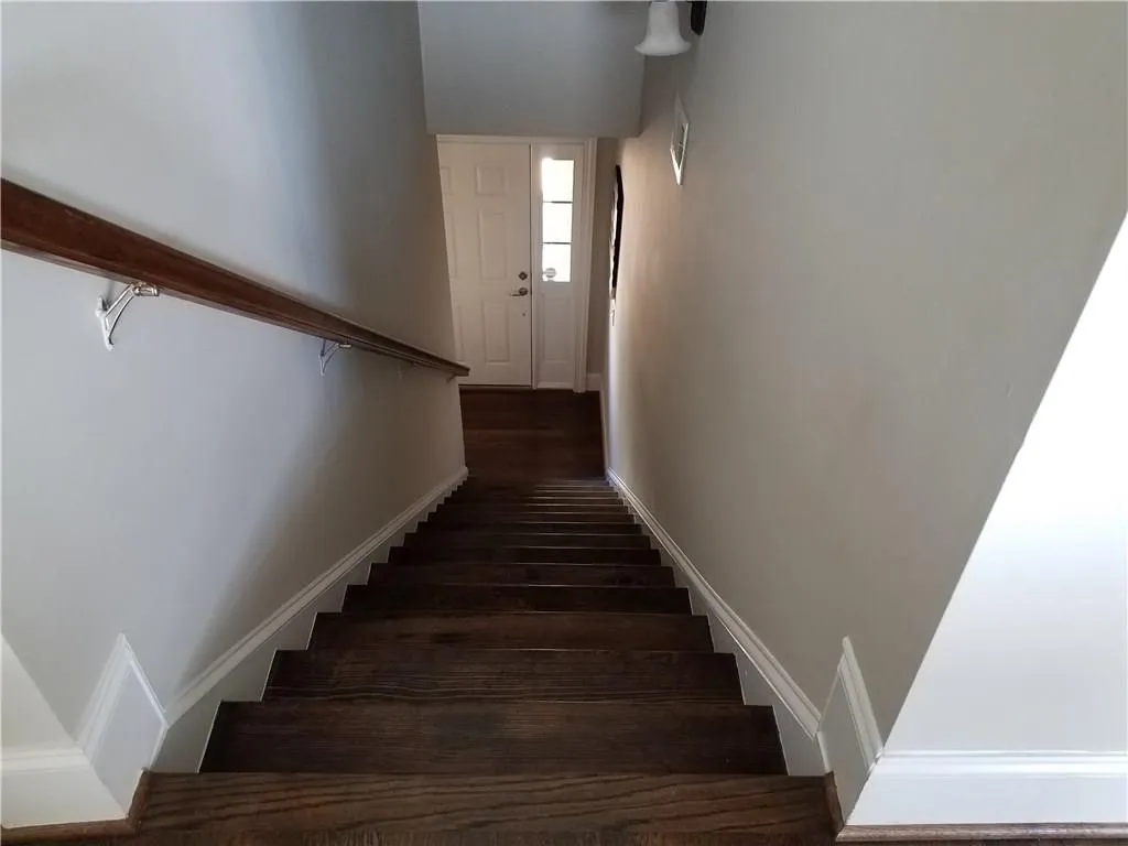 305 Le Gran Bend, Sandy Springs, Georgia 30328, 3 Bedrooms Bedrooms, ,2 BathroomsBathrooms,Residential,Sold,305 Le Gran Bend,5813084