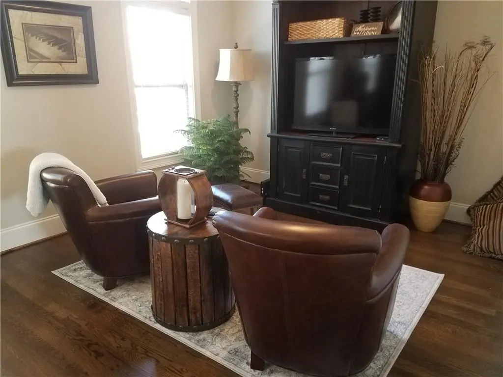 305 Le Gran Bend, Sandy Springs, Georgia 30328, 3 Bedrooms Bedrooms, ,2 BathroomsBathrooms,Residential,Sold,305 Le Gran Bend,5813084