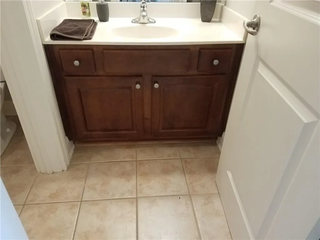 305 Le Gran Bend, Sandy Springs, Georgia 30328, 3 Bedrooms Bedrooms, ,2 BathroomsBathrooms,Residential,Sold,305 Le Gran Bend,5813084