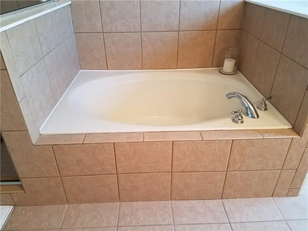 305 Le Gran Bend, Sandy Springs, Georgia 30328, 3 Bedrooms Bedrooms, ,2 BathroomsBathrooms,Residential,Sold,305 Le Gran Bend,5813084