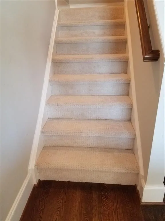 305 Le Gran Bend, Sandy Springs, Georgia 30328, 3 Bedrooms Bedrooms, ,2 BathroomsBathrooms,Residential,Sold,305 Le Gran Bend,5813084