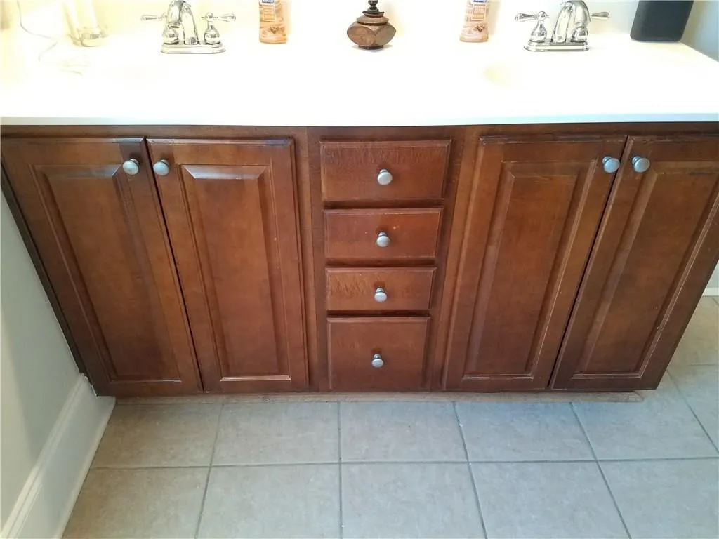 305 Le Gran Bend, Sandy Springs, Georgia 30328, 3 Bedrooms Bedrooms, ,2 BathroomsBathrooms,Residential,Sold,305 Le Gran Bend,5813084