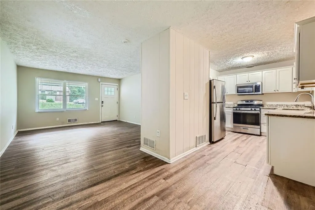 700 Symphony Lane Nw, Atlanta, Georgia 30318, 3 Bedrooms Bedrooms, ,1 BathroomBathrooms,Residential,For Sale,700 Symphony Lane Nw,7455129