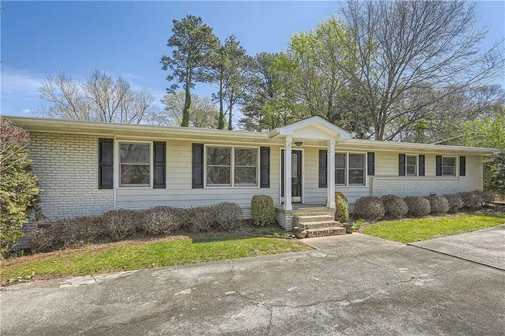 6425 N Hampton Drive, Sandy Springs, Georgia 30328, 4 Bedrooms Bedrooms, ,2 BathroomsBathrooms,Residential,Sold,6425 N Hampton Drive,7216649