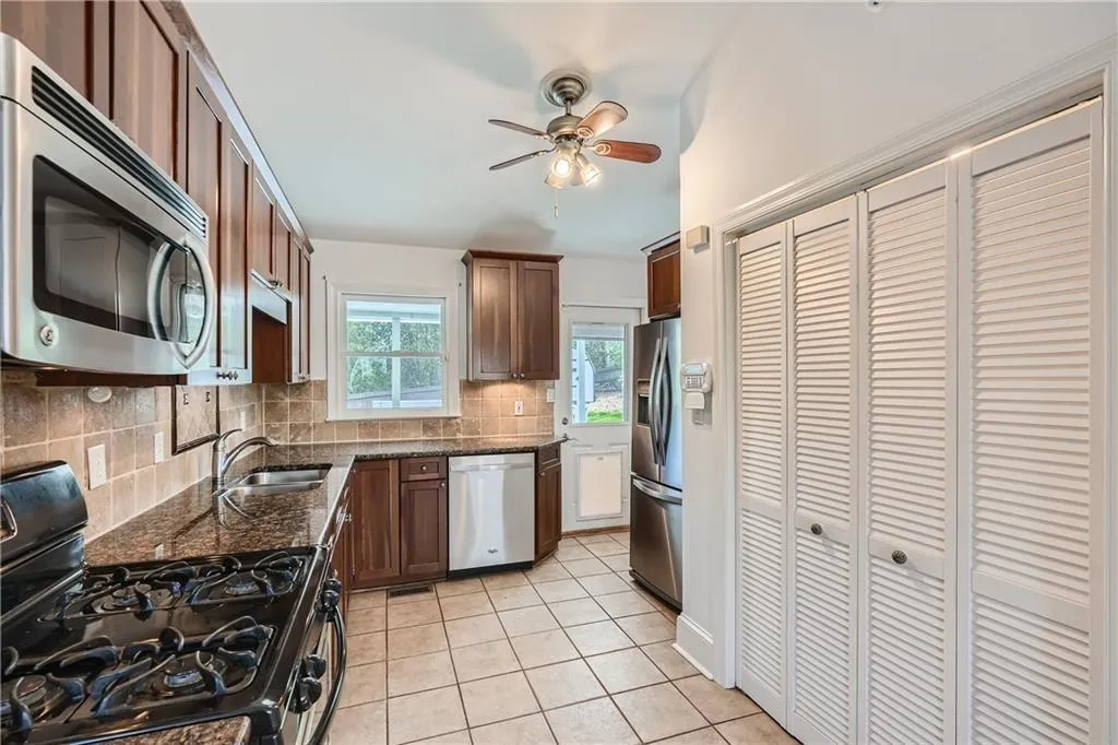 6425 N Hampton Drive, Sandy Springs, Georgia 30328, 4 Bedrooms Bedrooms, ,2 BathroomsBathrooms,Residential,Sold,6425 N Hampton Drive,7216649