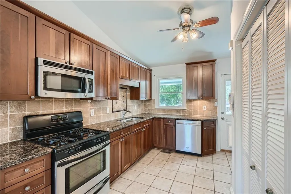 6425 N Hampton Drive, Sandy Springs, Georgia 30328, 4 Bedrooms Bedrooms, ,2 BathroomsBathrooms,Residential,Sold,6425 N Hampton Drive,7216649