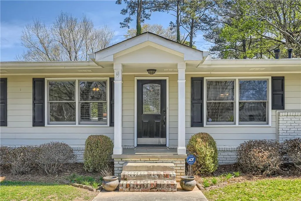 6425 N Hampton Drive, Sandy Springs, Georgia 30328, 4 Bedrooms Bedrooms, ,2 BathroomsBathrooms,Residential,Sold,6425 N Hampton Drive,7216649
