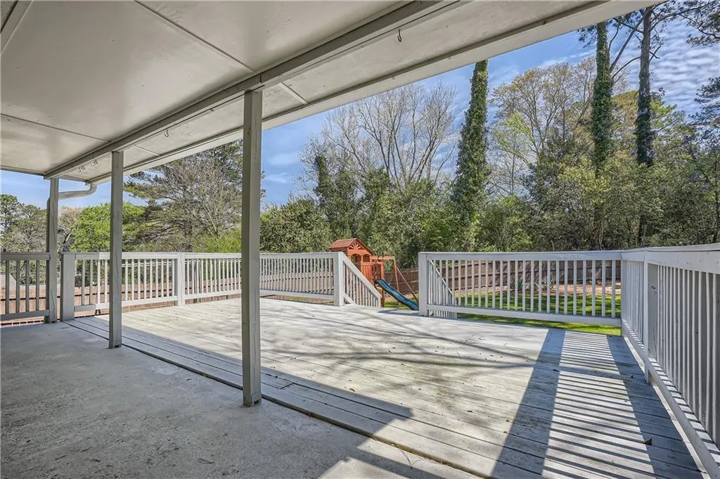 6425 N Hampton Drive, Sandy Springs, Georgia 30328, 4 Bedrooms Bedrooms, ,2 BathroomsBathrooms,Residential,Sold,6425 N Hampton Drive,7216649