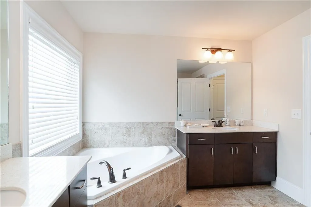 7700 Glisten Avenue, Atlanta, Georgia 30328, 4 Bedrooms Bedrooms, ,3 BathroomsBathrooms,Residential,Sold,7700 Glisten Avenue,6124220