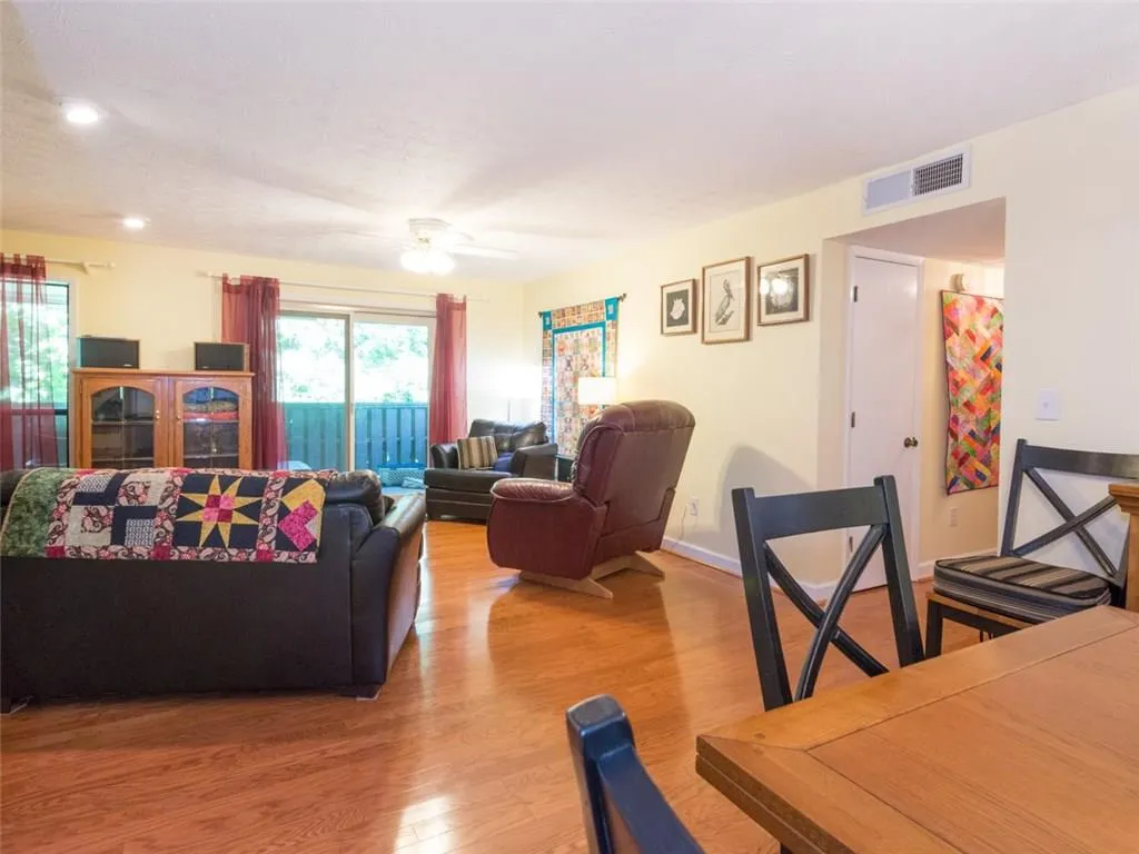 904 Woodcliff Drive Unit 904, Sandy Springs, Georgia 30350, 2 Bedrooms Bedrooms, ,2 BathroomsBathrooms,Residential,Sold,904 Woodcliff Drive Unit 904,5702992