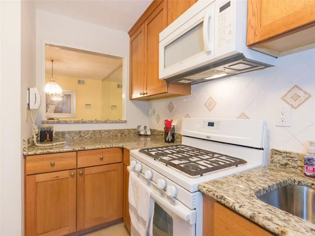904 Woodcliff Drive Unit 904, Sandy Springs, Georgia 30350, 2 Bedrooms Bedrooms, ,2 BathroomsBathrooms,Residential,Sold,904 Woodcliff Drive Unit 904,5702992