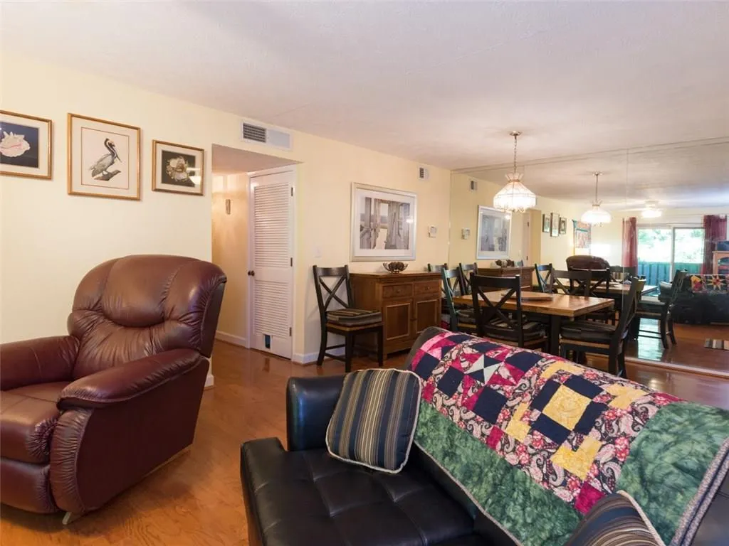 904 Woodcliff Drive Unit 904, Sandy Springs, Georgia 30350, 2 Bedrooms Bedrooms, ,2 BathroomsBathrooms,Residential,Sold,904 Woodcliff Drive Unit 904,5702992