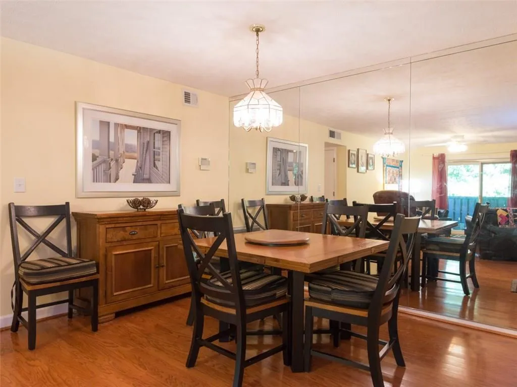 904 Woodcliff Drive Unit 904, Sandy Springs, Georgia 30350, 2 Bedrooms Bedrooms, ,2 BathroomsBathrooms,Residential,Sold,904 Woodcliff Drive Unit 904,5702992