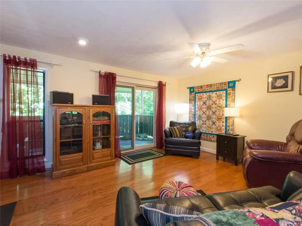 904 Woodcliff Drive Unit 904, Sandy Springs, Georgia 30350, 2 Bedrooms Bedrooms, ,2 BathroomsBathrooms,Residential,Sold,904 Woodcliff Drive Unit 904,5702992