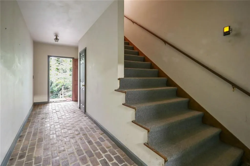 770 River Gate Drive, Sandy Springs, Georgia 30350, 4 Bedrooms Bedrooms, ,2 BathroomsBathrooms,Residential,Sold,770 River Gate Drive,6798444