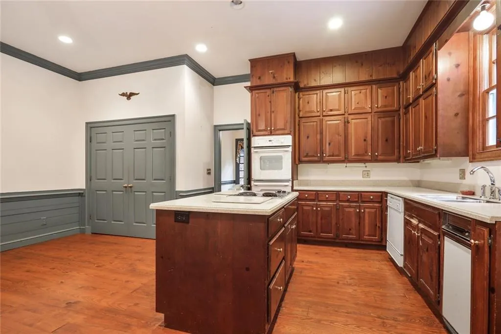 770 River Gate Drive, Sandy Springs, Georgia 30350, 4 Bedrooms Bedrooms, ,2 BathroomsBathrooms,Residential,Sold,770 River Gate Drive,6798444