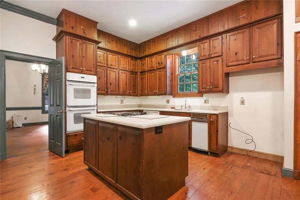770 River Gate Drive, Sandy Springs, Georgia 30350, 4 Bedrooms Bedrooms, ,2 BathroomsBathrooms,Residential,Sold,770 River Gate Drive,6798444