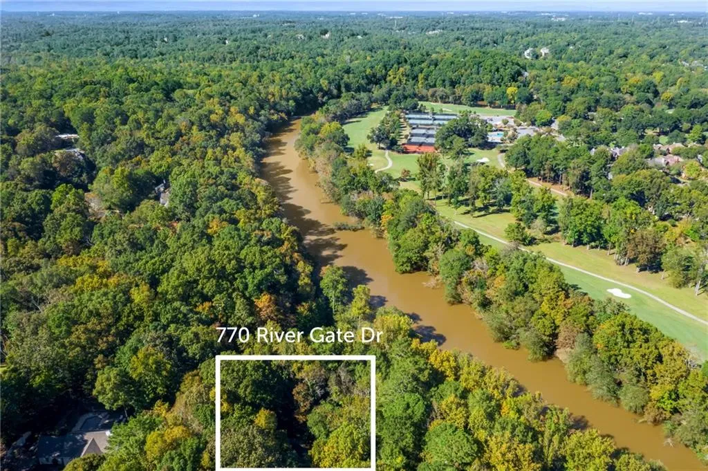 770 River Gate Drive, Sandy Springs, Georgia 30350, 4 Bedrooms Bedrooms, ,2 BathroomsBathrooms,Residential,Sold,770 River Gate Drive,6798444