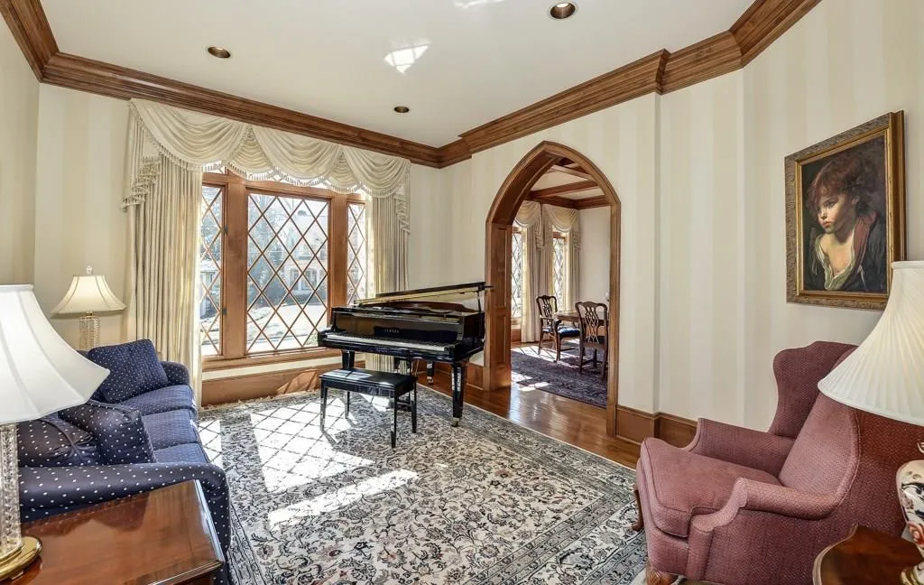 4367 W Club Drive Ne, Atlanta, Georgia 30319, 5 Bedrooms Bedrooms, ,4 BathroomsBathrooms,Residential,Sold,4367 W Club Drive Ne,5654742