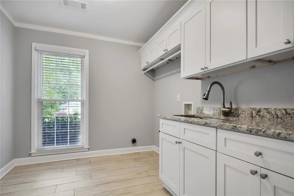 5790 Riverwood Drive, Sandy Springs, Georgia 30328, 4 Bedrooms Bedrooms, ,3 BathroomsBathrooms,Residential,Sold,5790 Riverwood Drive,6785324