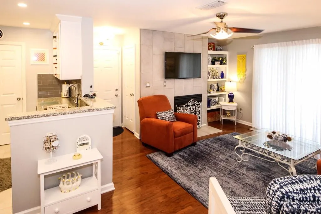 325 Granville Court, Atlanta, Georgia 30328, 1 Bedroom Bedrooms, ,1 BathroomBathrooms,Residential,Sold,325 Granville Court,6754766