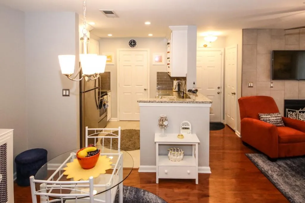 325 Granville Court, Atlanta, Georgia 30328, 1 Bedroom Bedrooms, ,1 BathroomBathrooms,Residential,Sold,325 Granville Court,6754766