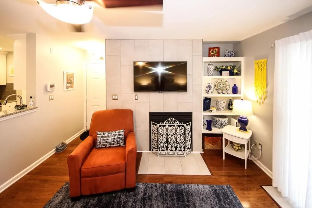 325 Granville Court, Atlanta, Georgia 30328, 1 Bedroom Bedrooms, ,1 BathroomBathrooms,Residential,Sold,325 Granville Court,6754766
