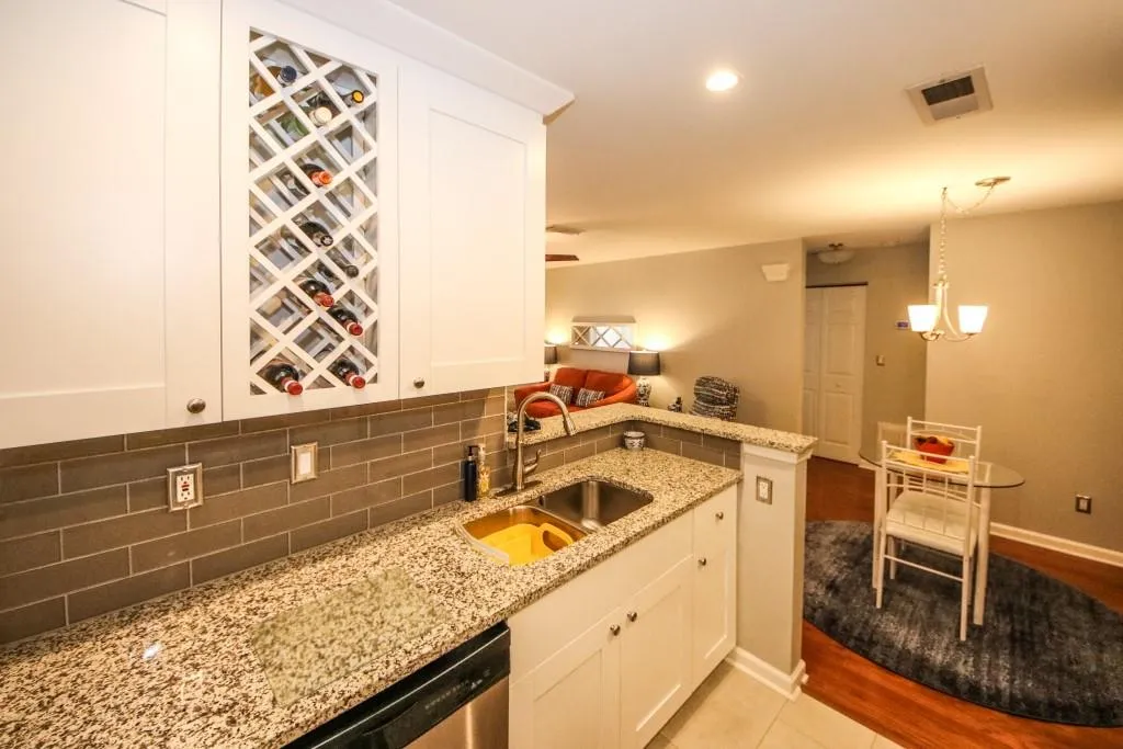 325 Granville Court, Atlanta, Georgia 30328, 1 Bedroom Bedrooms, ,1 BathroomBathrooms,Residential,Sold,325 Granville Court,6754766