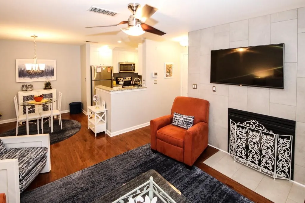 325 Granville Court, Atlanta, Georgia 30328, 1 Bedroom Bedrooms, ,1 BathroomBathrooms,Residential,Sold,325 Granville Court,6754766