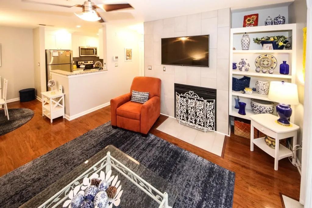 325 Granville Court, Atlanta, Georgia 30328, 1 Bedroom Bedrooms, ,1 BathroomBathrooms,Residential,Sold,325 Granville Court,6754766