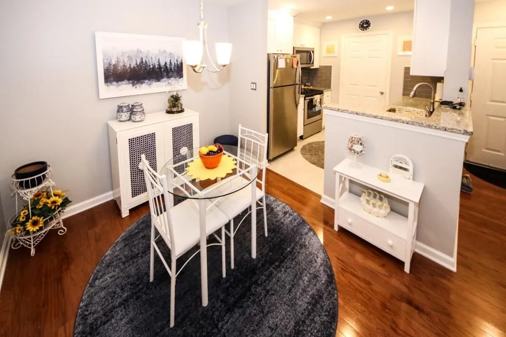 325 Granville Court, Atlanta, Georgia 30328, 1 Bedroom Bedrooms, ,1 BathroomBathrooms,Residential,Sold,325 Granville Court,6754766