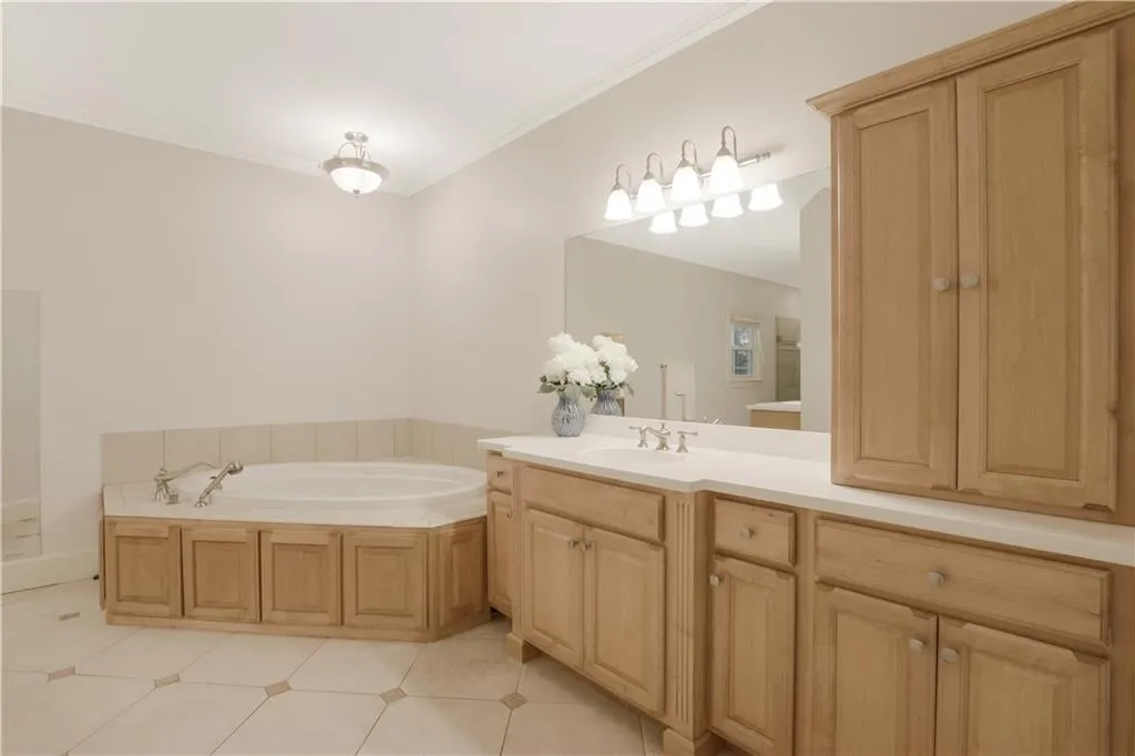 8080 Habersham Waters Road, Sandy Springs, Georgia 30350, 4 Bedrooms Bedrooms, ,3 BathroomsBathrooms,Residential,Sold,8080 Habersham Waters Road,6781557