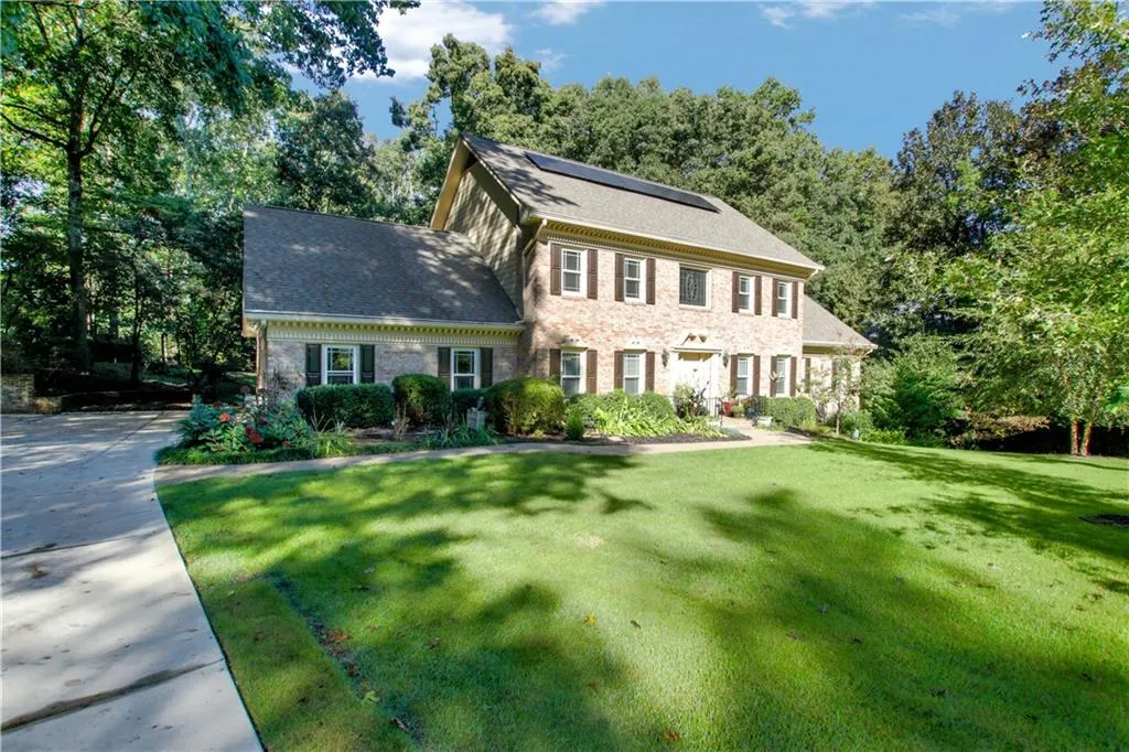 8080 Habersham Waters Road, Sandy Springs, Georgia 30350, 4 Bedrooms Bedrooms, ,3 BathroomsBathrooms,Residential,Sold,8080 Habersham Waters Road,6781557