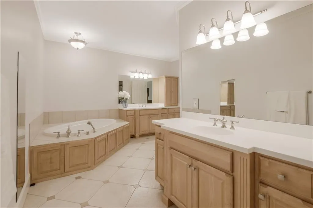 8080 Habersham Waters Road, Sandy Springs, Georgia 30350, 4 Bedrooms Bedrooms, ,3 BathroomsBathrooms,Residential,Sold,8080 Habersham Waters Road,6781557
