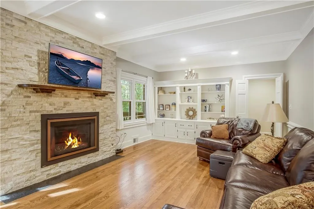 8080 Habersham Waters Road, Sandy Springs, Georgia 30350, 4 Bedrooms Bedrooms, ,3 BathroomsBathrooms,Residential,Sold,8080 Habersham Waters Road,6781557