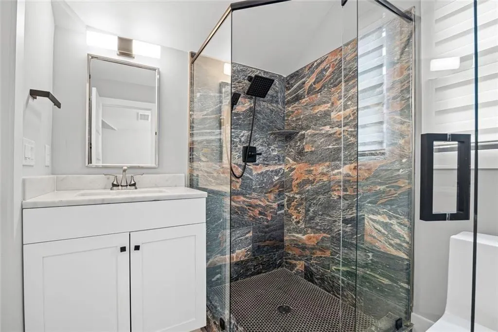 Upper level Jack and Jill Bathroom.