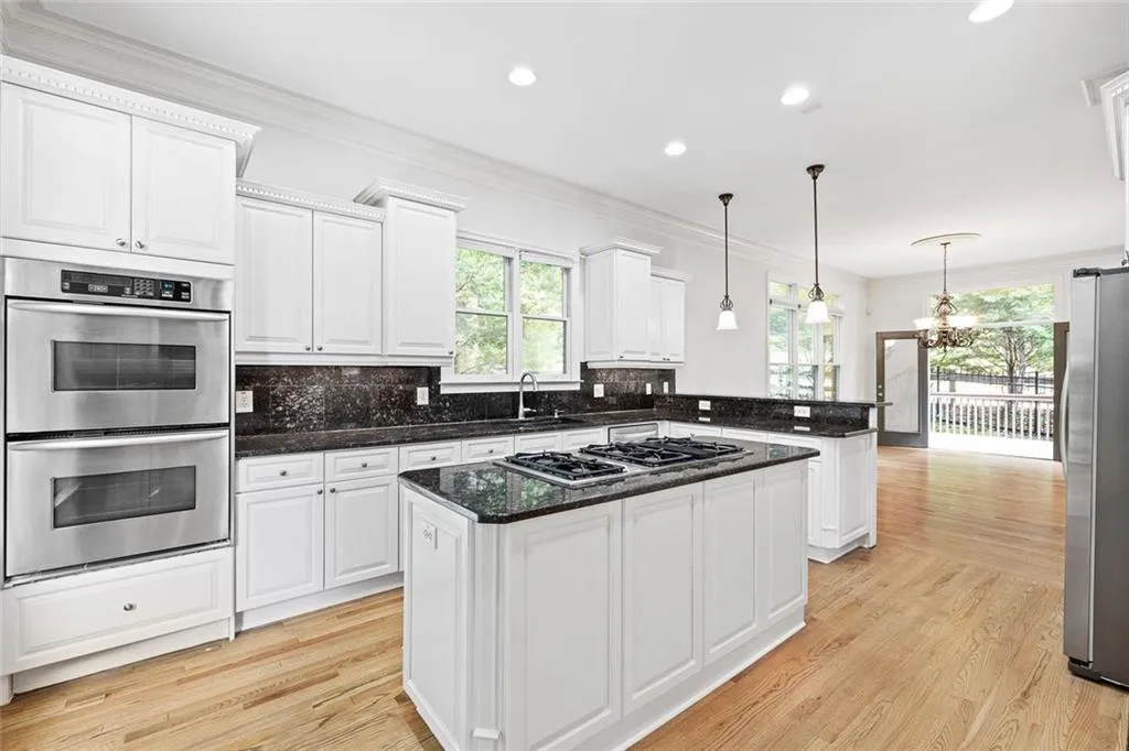576 Cliftwood Court, Sandy Springs, Georgia 30328, 5 Bedrooms Bedrooms, ,5 BathroomsBathrooms,Residential,Sold,576 Cliftwood Court,7584215