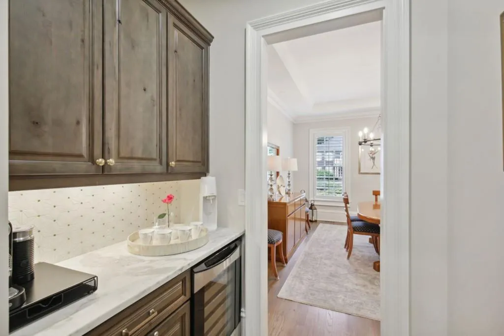 612 Windsor Parkway, Atlanta, Georgia 30342, 5 Bedrooms Bedrooms, ,5 BathroomsBathrooms,Residential,Sold,612 Windsor Parkway,7217200