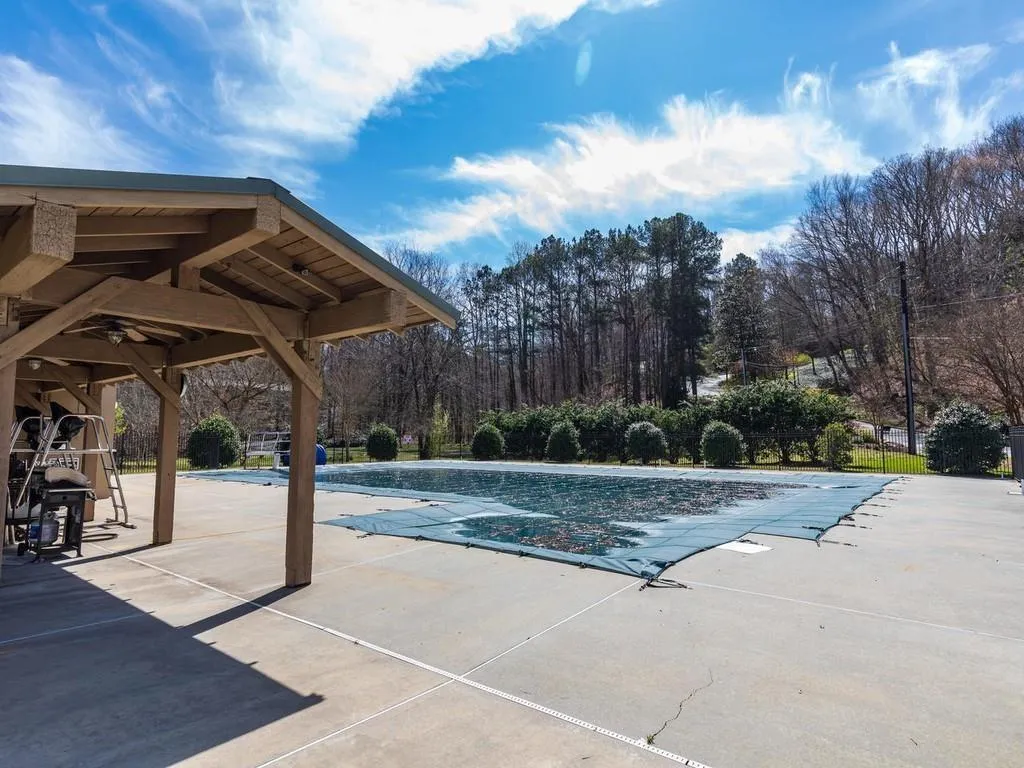 9985 Huntcliff Trace, Sandy Springs, Georgia 30350, 5 Bedrooms Bedrooms, ,4 BathroomsBathrooms,Residential,Sold,9985 Huntcliff Trace,6555078